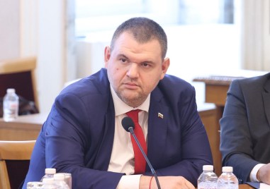 Председателят на ПГ на ДПС Делян Пеевски поиска от премиера
