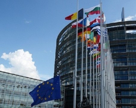 Европейската комисия разглежда предложението на Унгария за наказание на България