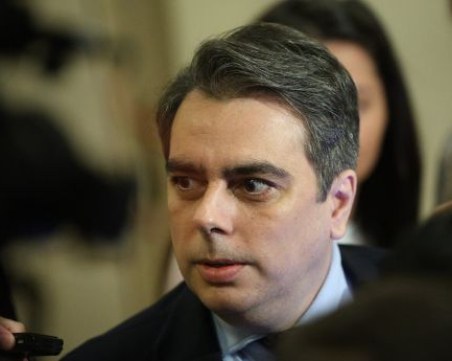 Прокуратурата отказва да разследва защо Асен Василев не бе допуснат да гласува