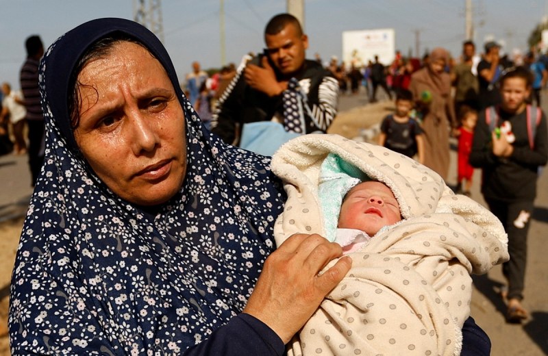 Бебета починаха в Ивицата Газа заради недостиг на гориво в болниците