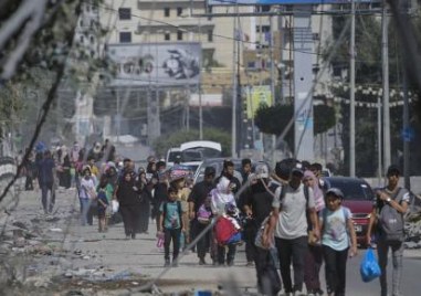 Палестинци останали в капан в най голямата болница в Газа изкопават