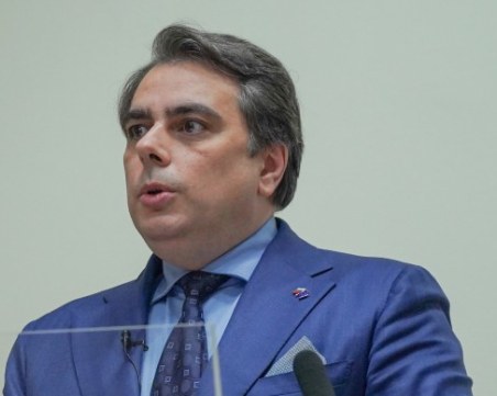 Асен Василев: Няма как да сме богата държава, ако заплатите и доходите са ниски