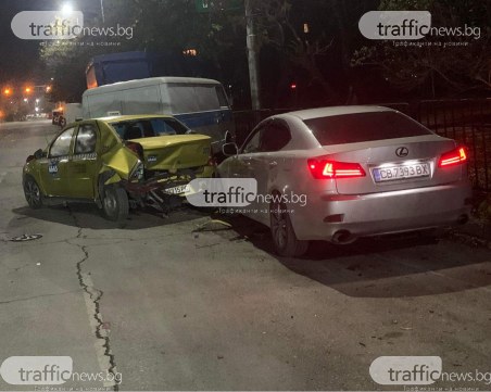 Млад шофьор се заби в паркирани коли в ЖР 