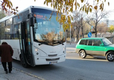 Шофьор от градския транспорт в Пловдив блъсна дете на пешеходна