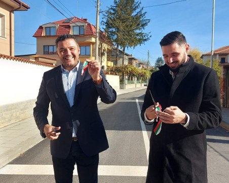 Кметът Павел Михайлов откри поредна ремонтирана улица в Крумово