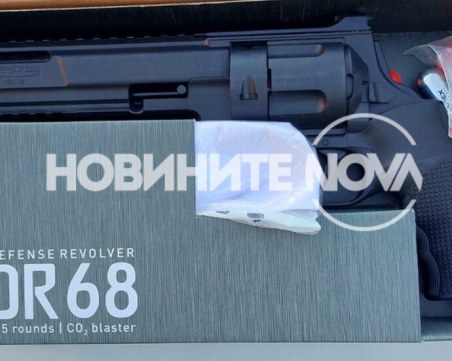 Преди протеста около Националния стадион: Иззеха пистолет, боксове и палки