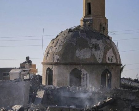 Ракетен удар по джамия в Газа, най-малко 50 души са загинали