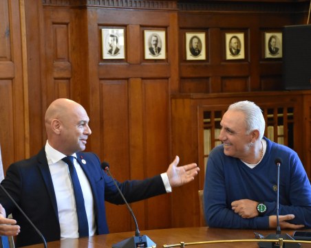 Стоичков към Костадин Димитров и общинските съветници: Вие сте един отбор