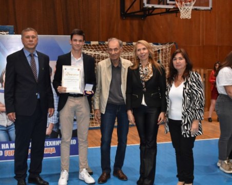 Ученик от Пловдив създаде софтуер за откриване на грип