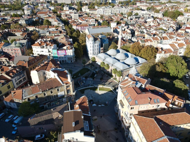 Температурите в Пловдив започват да падат, очакват се и превалявания