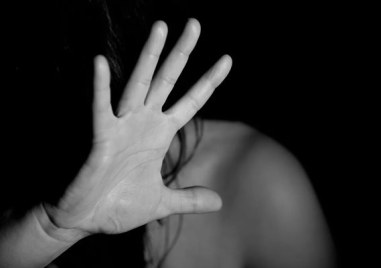 Задържаха 35 годишен мъж за домашно насилие в Нова Загора съобщиха от полицията Сигналът за