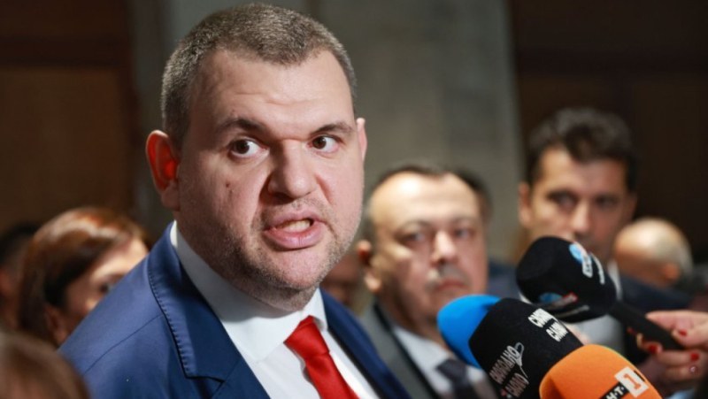 Делян Пеевски обяви пред журналисти, че ще се кандидатира за