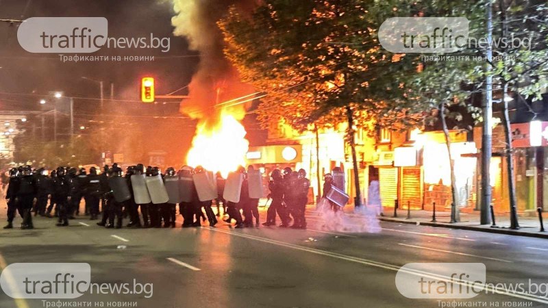 Обвиниха мъж, хвърлял камъни по полицейски микробус на протеста