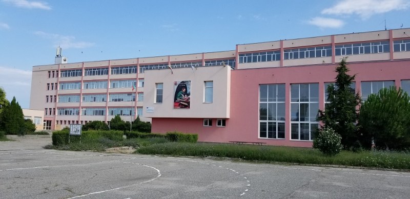 Второкласници размятаха нож на дете в училище в пловдивско село, родители готвят жалба