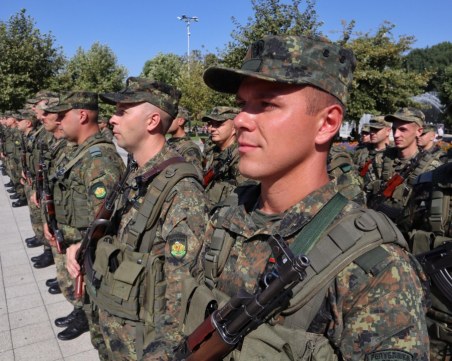 Планира се задължително военно обучение