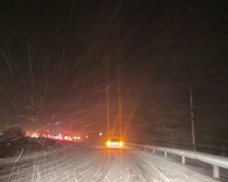 Зимната буря връхлетя Варненско – затвориха пътища, отменят полети