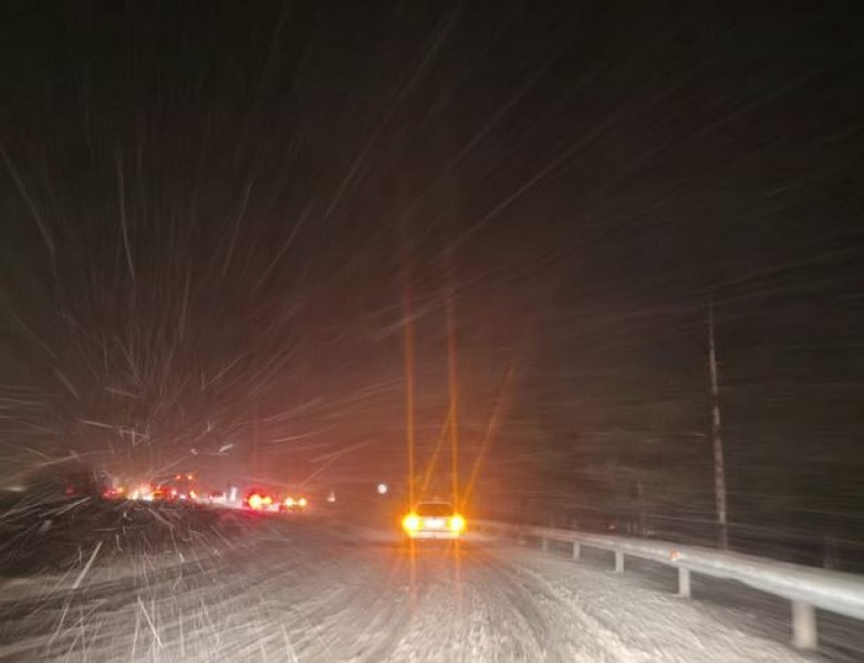 Зимната буря връхлетя Варненско – затвориха пътища, отменят полети