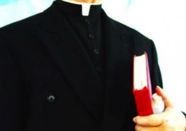 олически свещеник получи доживотна присъда по пет обвинения за секс