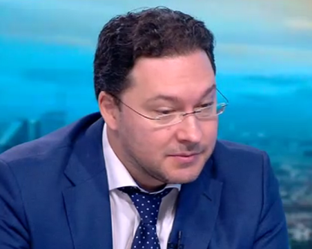 Даниел Митов: Асен Василев харчи безразборно, за да изглежда добър