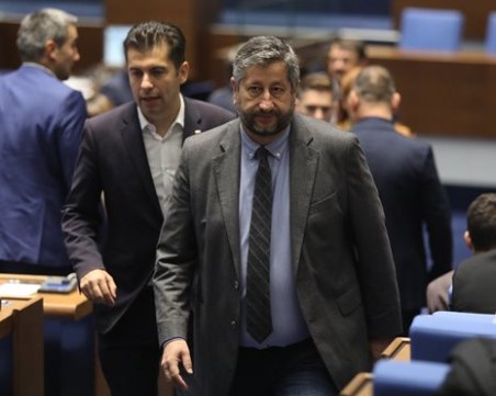 Христо Иванов: Вносителите на вота на недоверие палят свещи в руската църква да няма избори