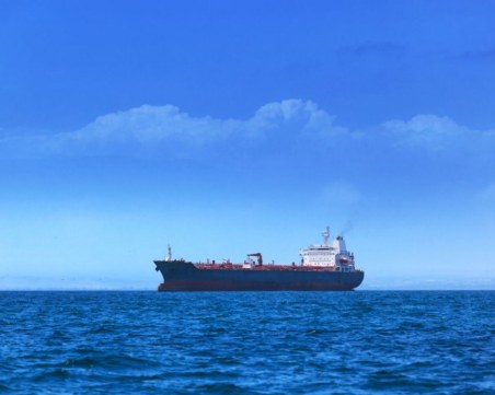 Израелски товарен кораб е отвлечен в Червено море, на борда има и българи