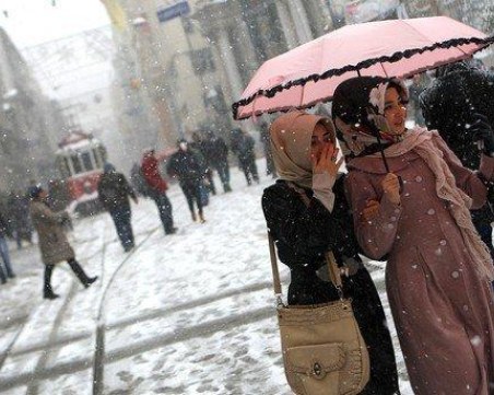 Над 100 отменени полета в Турция заради тежката метеорологична обстановка