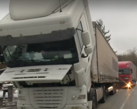 Тирове аварираха на Прохода на Републиката