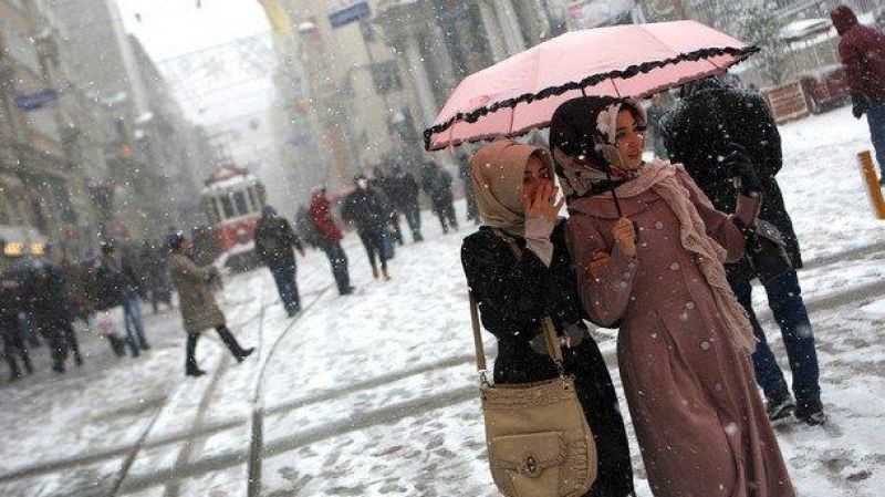 Над 100 отменени полета в Турция заради тежката метеорологична обстановка