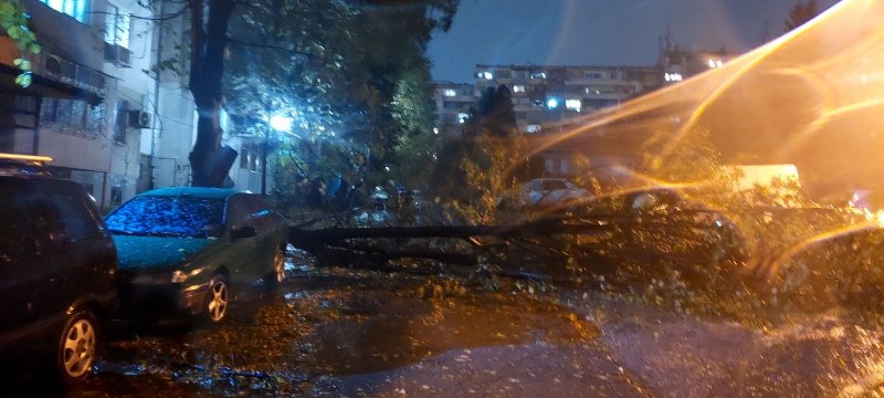 Обявиха бедствено положение във Варна, блокирани хора и разрушена инфраструктура