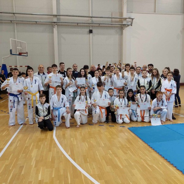 Пловдивските каратеки спечелиха 18 медала от Национална купа Пловдив 2023г за деца до 12г./14г.