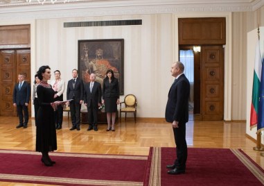 Посланията на президента Румен Радев не подпомагат дипломацията а по скоро
