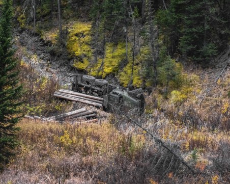 19-годишен е загинал, след като е бил затиснат от камион