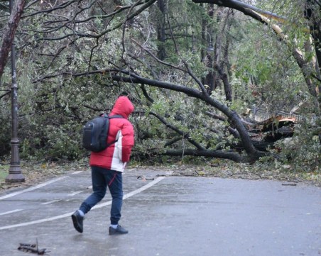 Бедственото положение във Варна остава до края на деня