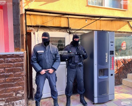 Пиян нападна полицаи по време на работа в Стамболийски