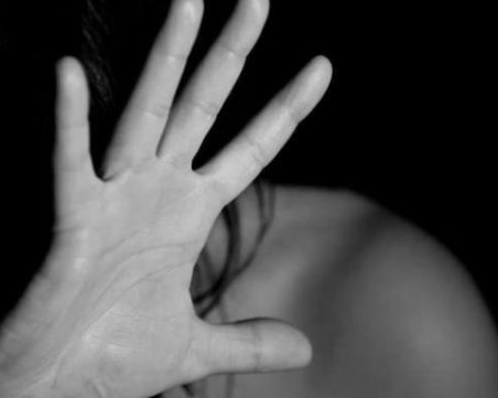 Ученичка от Сливен е изнасилвана и заплашвана от възрастен мъж в продължение на година