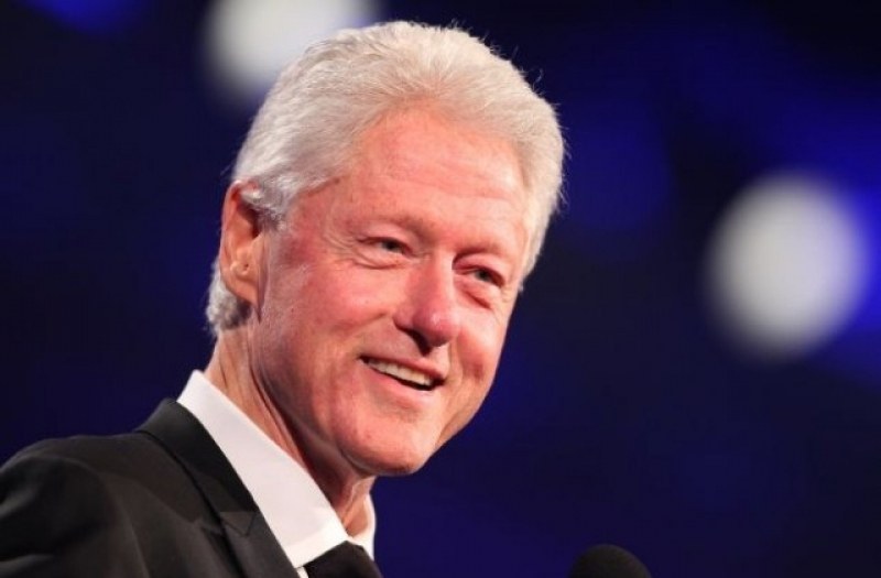 На този ден: Бил Клинтън идва на посещение в България