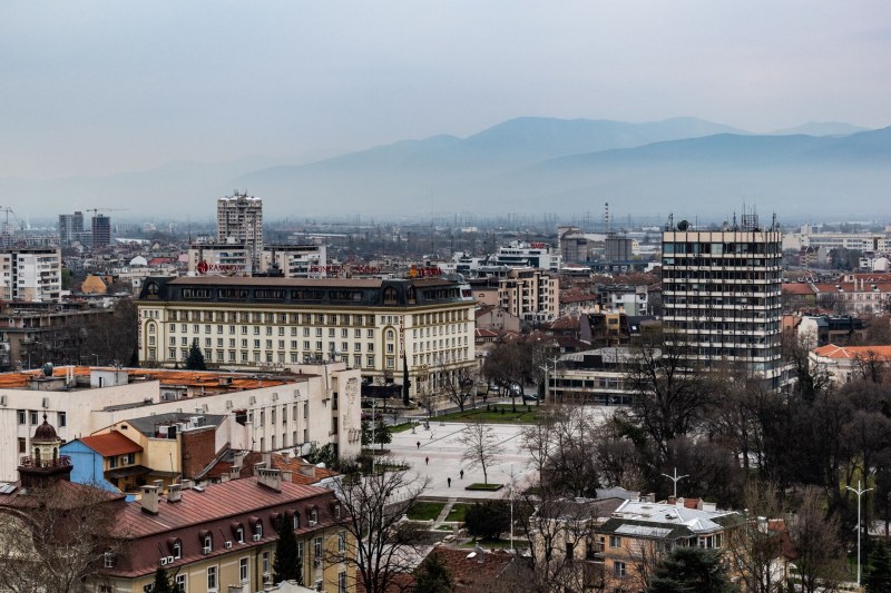 Ново понижение на температурите в Пловдив, без слънце днес
