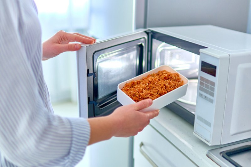 Поредно проучване разкри как ни вреди използването на микровълнова печка
