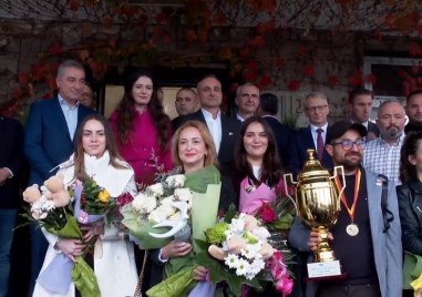 Европейските шампионки по шах в състав Антоанета Стефанова Нургюл Салимова