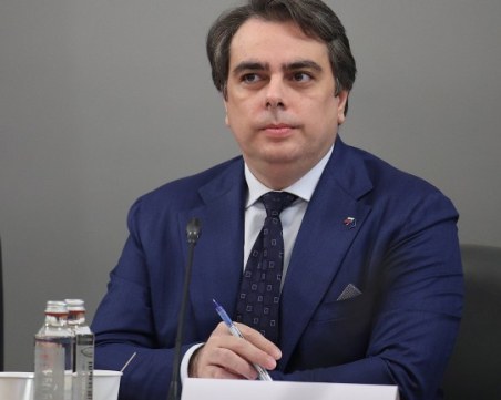 Асен Василев: Няма да допускаме да се създават гета с ниско заплащане