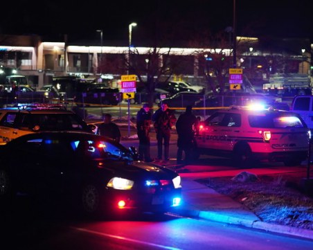 Мъж стреля с автомат в супермаркет в САЩ, има убити и ранени