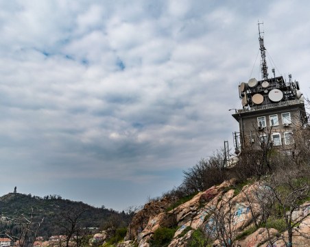 Облачно и дъждовно време в Пловдив днес