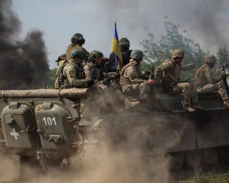 Руските сили напредват към Бахмут, украинските край Днепър