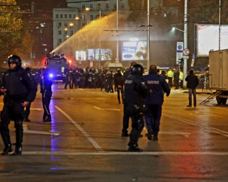 Трима полицейски служители са отстранени след протеста