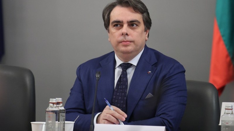 Асен Василев: Няма да допускаме да се създават гета с ниско заплащане