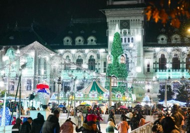 Румънският град Крайова е домакин на най красивата коледна елха в Европа