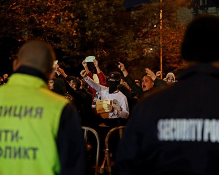 Битото от полицаи момиче: Пожелаха ми да видя майка си мъртва, докато гледах хора с отворени глави