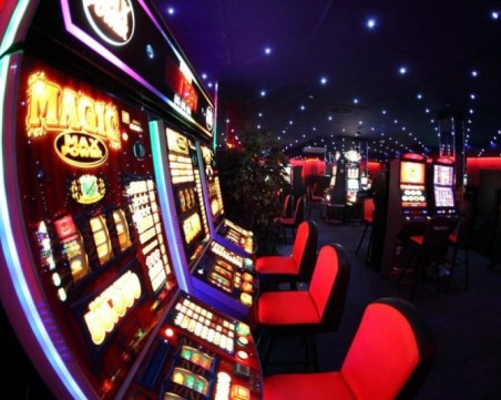 Колко казина и игрални зали има в България? Секторът продължава да бележи ръст