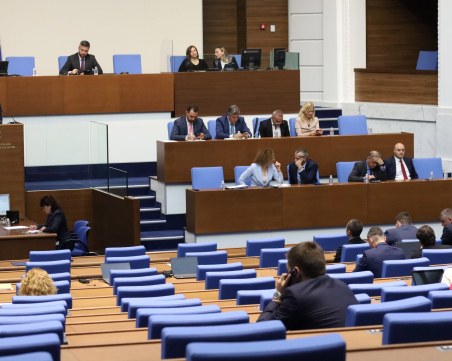 На мястото на Славена Точева: Милена Димова положи клетва като народен представител