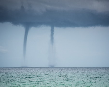 Огромни водни торнада се образуваха край бреговете на Амалфи